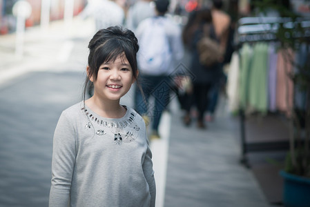 在日本东京街头市场购物的亚洲美容女孩TokyoJa图片