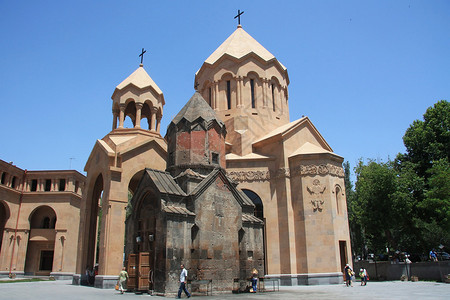 亚美尼亚埃里温圣阿纳尼亚教堂和SurpZoravorAstvatsa图片
