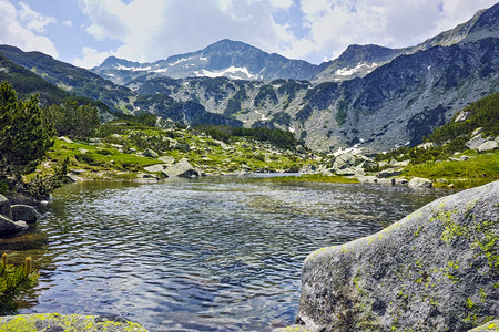 BanderishkiChukarPeak和山河背景图片