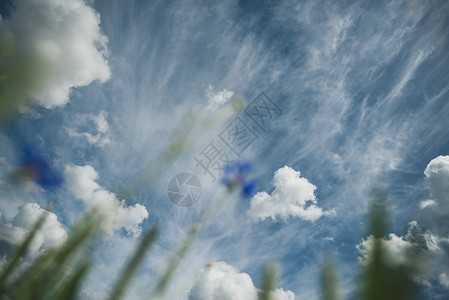 蓝色天空云彩大图片