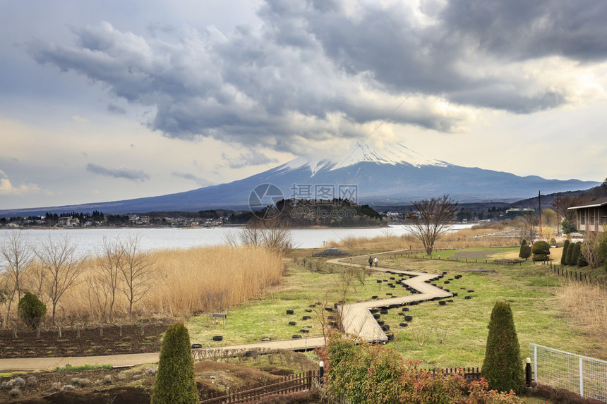 从河口湖看富士山图片