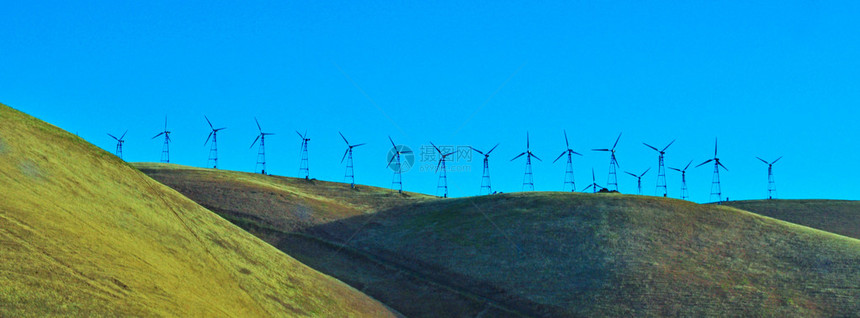 环保与绿色能源电动旋转涡轮景观全景图片