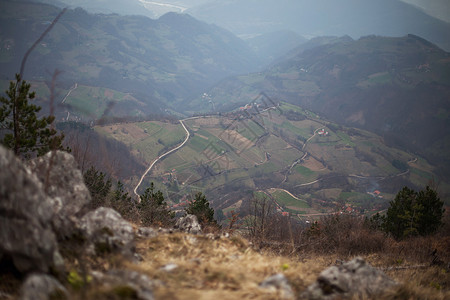 塞尔维亚山脉的全景图片