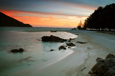 黎明在泰国佐敦KohLipe海滩景泰图片