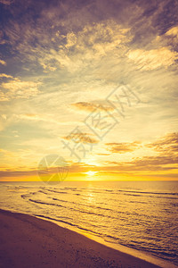 美丽自然沙滩和海边或海洋有日落提升颜图片