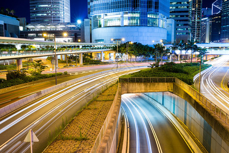 香港夜间灯光路段的交通情况图片
