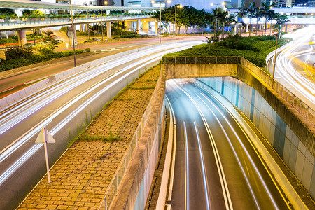 香港夜间灯光路段的交通情况图片