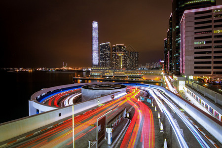 香港夜城天际线与轻轨图片