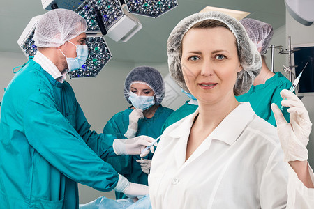 成年女麻醉师外科手术图片