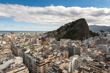 巴西里约热内卢Copacabana区和山丘贫民窟的图片