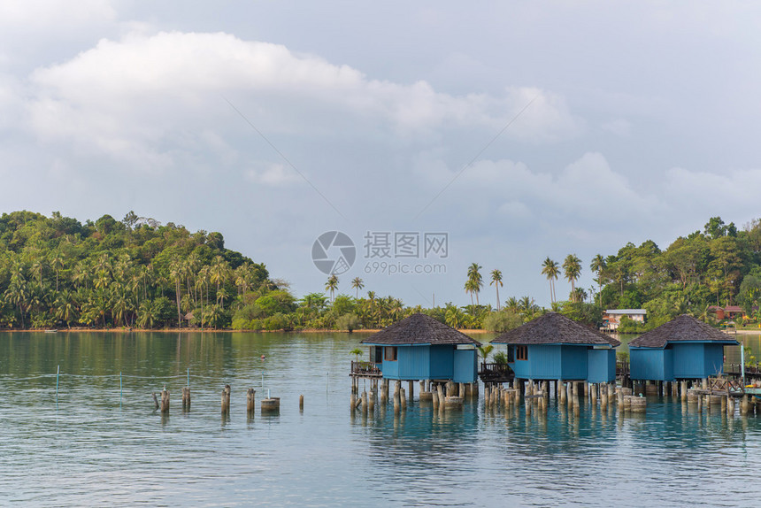 家住出海渔村图片