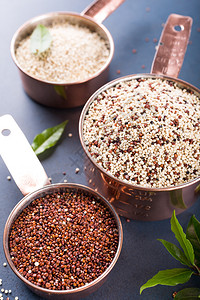 三个混杂的原始quinoa图片