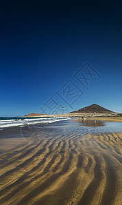 西班牙南特内里费岛的latejita风筝冲浪海滩和蒙大拿州罗哈地标图片
