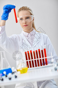 女重度化学技师持有红图片