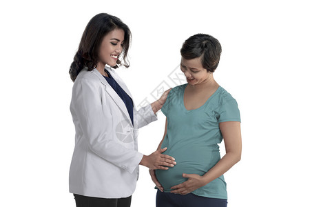 亚裔孕妇与女医生一起检查怀孕情图片