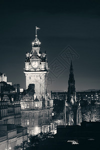 爱丁堡市风景在晚上背景图片