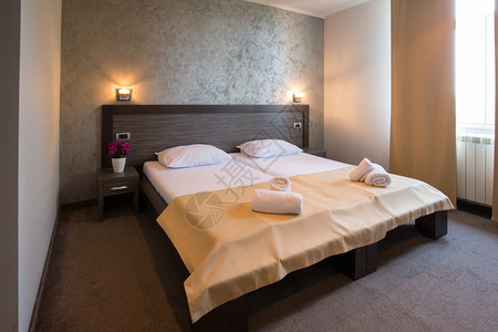 现代美丽的酒店卧室内饰图片
