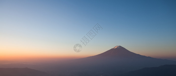 富士山顶和秋季日出天空背景图片