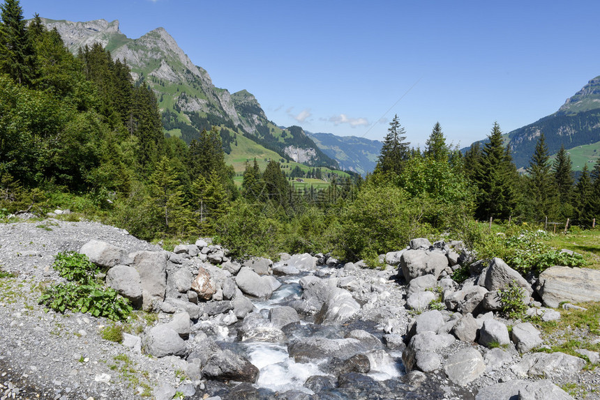 瑞士阿尔卑斯山脉上恩格尔贝格图片