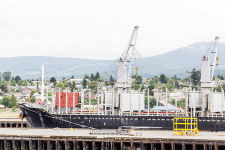 纳奈莫造船厂的重工业图片