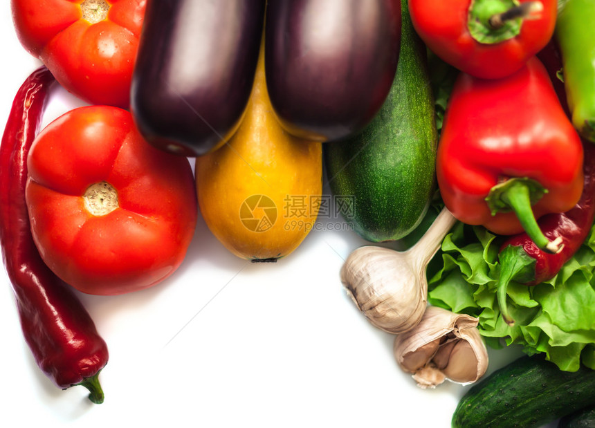 新鲜的有机蔬菜秋季蔬菜收获沙拉的配料生菜西红柿黄瓜西葫芦茄子辣椒辣图片
