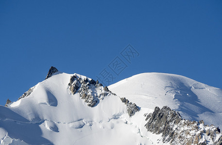 到达勃朗峰山顶的登山者ORF图片