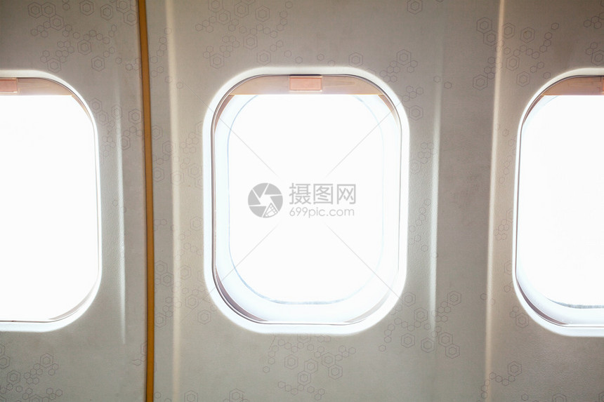 窗口飞机和空的白色窗口空白隔图片