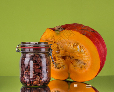 秋天的生活还有南瓜和罐子还有大棕色豆子在图片