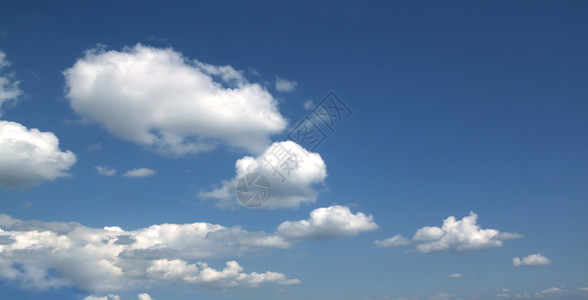 广阔的蓝天和云彩的天空图片