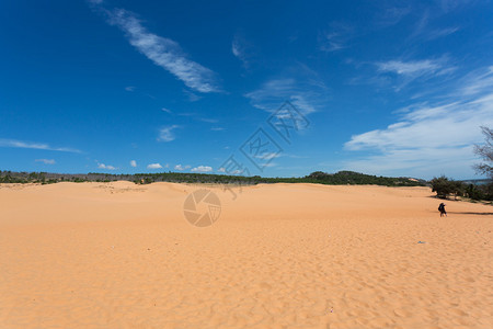 越南美奈的红色沙丘漠图片