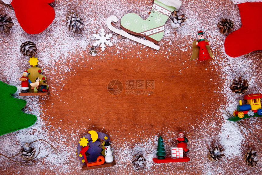 圣诞节和新年的贺卡和木制背景框架图片
