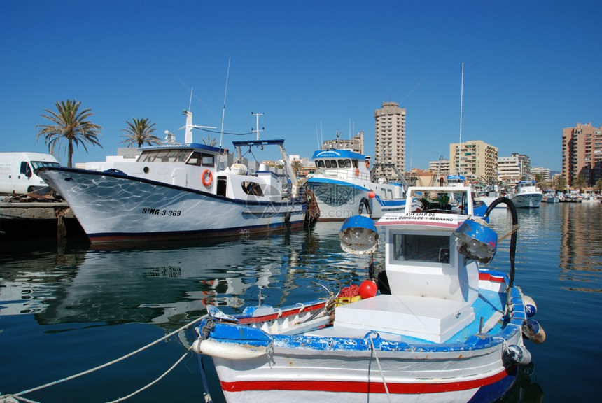 西班牙安达卢西亚马拉加省CostadelSol港Fuengirola港的渔图片