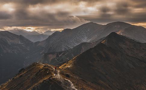 美丽的秋山风景图片