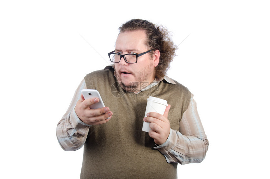 沟通和聊天男人看短信和喝咖啡图片