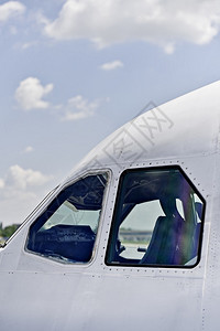从飞机外面看到驾驶舱驾驶员驾背景图片