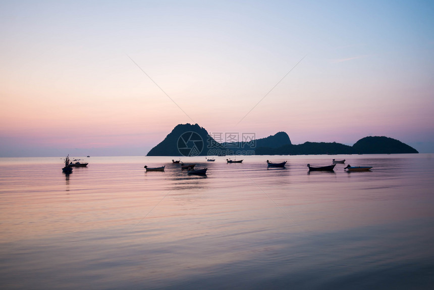 清晨在泰国的海面上日落图片