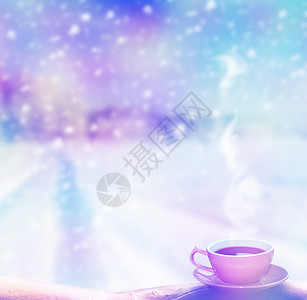 一杯热茶和冬天的风景图片