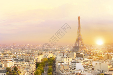 日落埃菲尔铁塔和巴黎城市景观形成凯旋弧来自法国巴黎战神广场的埃菲尔铁塔美背景图片