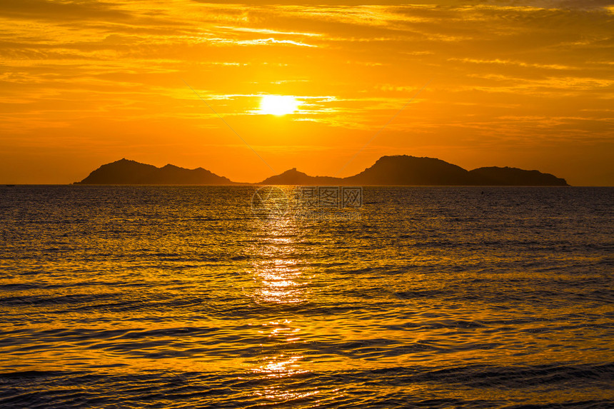 香港海滩的美丽日落图片