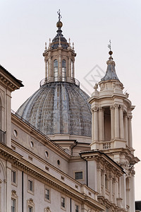 意大利罗马纳沃广场钟塔和阿戈内教堂SAgnese的外墙公元图片