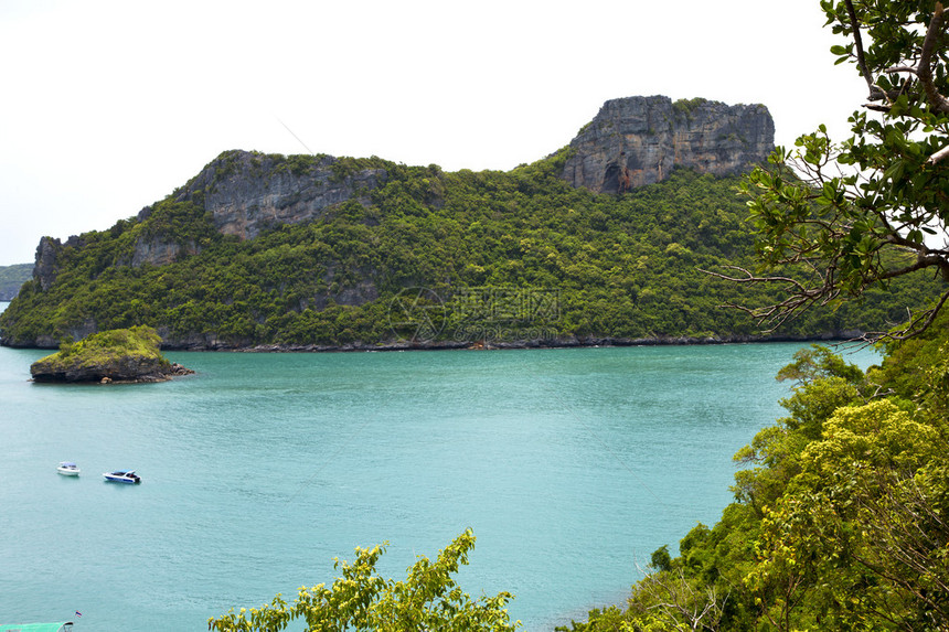 一个绿色泻湖和树的海岸线南海泰国khopha图片