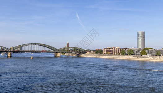 科隆与莱茵河的天线图片