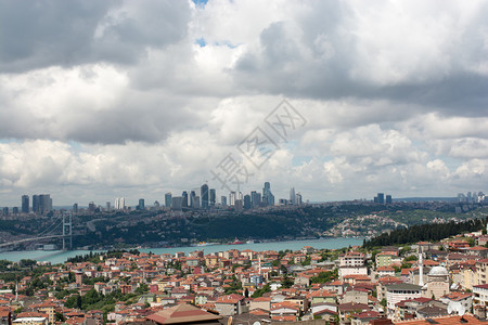 伊斯坦布尔风景在一个多云和晴天图片