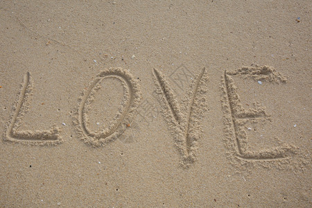 我爱你写在沙滩上的沙滩上图片