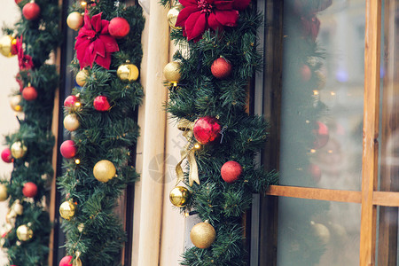 为圣诞节装饰的美丽节日橱窗新年图片