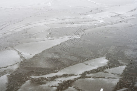 池塘或湖体结构上的冰质摘要背图片