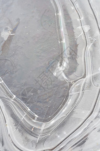 池塘或湖体结构上的冰质摘要背图片