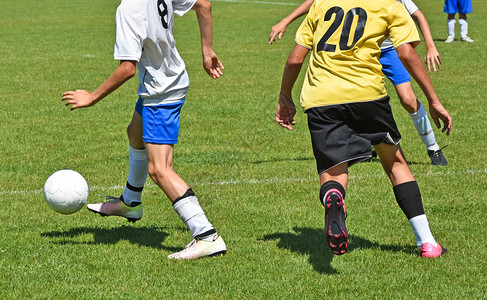 夏季儿童足球比赛背景图片