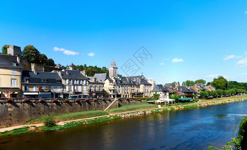 法国多纳佩里戈德的维泽尔河岸图片