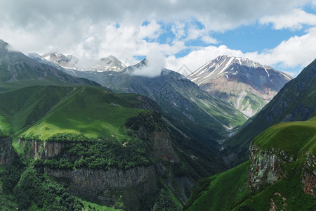 格鲁吉亚山自然景观美丽的夏天K图片